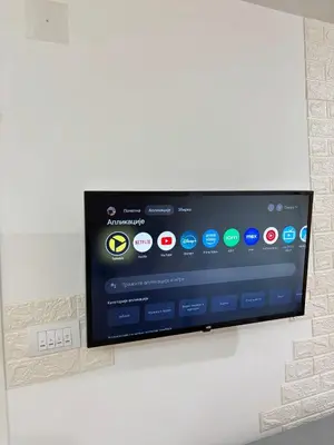 a flat screen tv hanging on a wall at Apartman Helena 2 in Lazarevac
