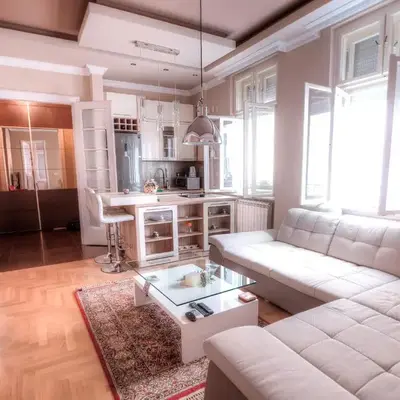 Crown Apartment - Your Royal Stay