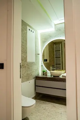 a bathroom with a toilet and a sink and a mirror at Brilijant Lux Apartman in Arandjelovac