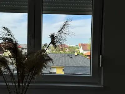 a window with a view of a roof at Appartement 2 chambres et 1 salon près de l'aéroport de Belgrade in Belgrade