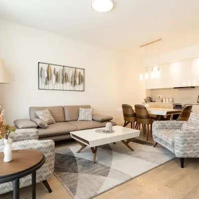 BW Spacious Riverview Apartment