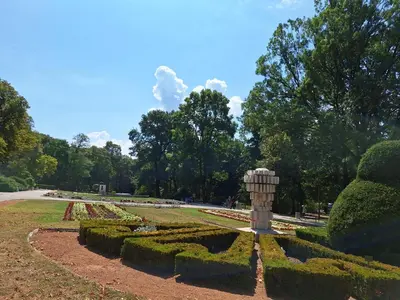a garden with a monument in the middle at Divna in Arandjelovac