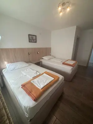 two beds in a room with two bedsvisor at Apartman Popovic 2 in Ub