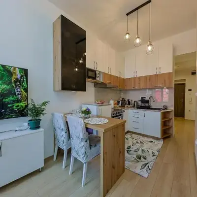 Cozy Little Place - Parking Available