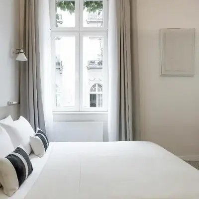 Design Suite in Prime Location Superstring Home