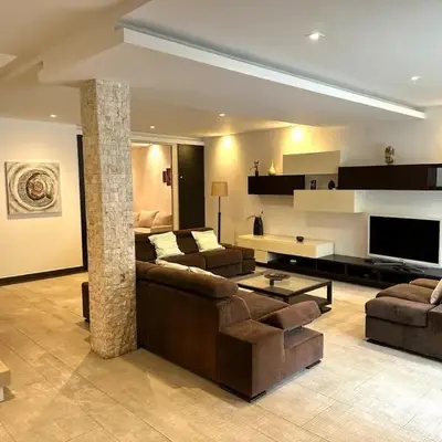 Triplex with garden and parking