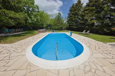 a swimming pool in the middle of a backyard at Avalavanda Cherry Hill in Vlasi