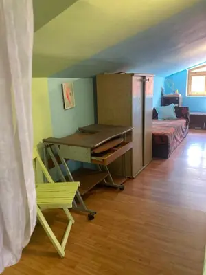 a room with a desk and a bed in a room at Artists Inn, large 2 bed duplex apartment, parking in Železnička Stanica Zemunsko Polje