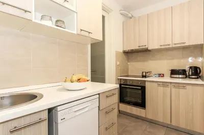 a kitchen with a bowl of fruit on a counter at Lavina 2 apartman u Belvilu, Novi Beograd, parking 5eur-dan in Novi Beograd