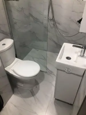 a bathroom with a toilet and a sink and a shower at Beograd stan na dan in Novi Beograd