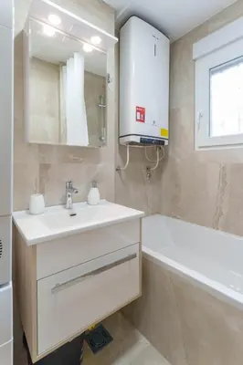 a bathroom with a sink and a tub and a mirror at Premium STAN 70 in Fontana