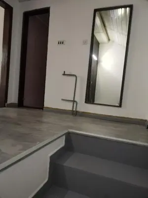 an empty room with a mirror and a sink at Apartman M&D in Pančevo
