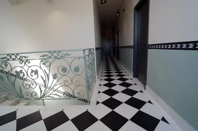a hallway with a black and white checkered floor at Elidon 1833 in Pančevo
