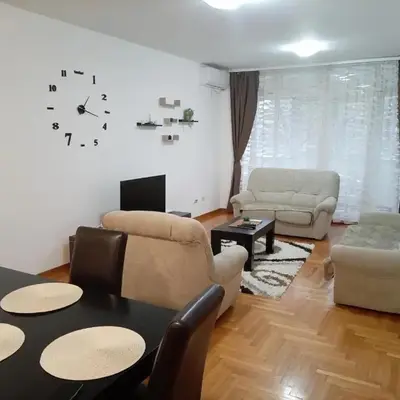 Linda Apartments- Arena