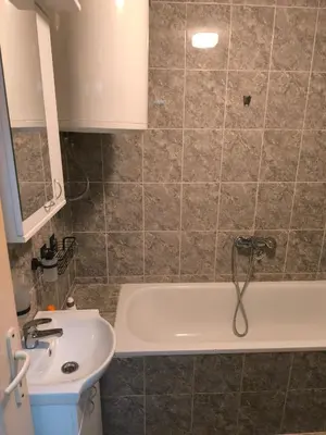 a bathroom with a bath tub and a sink at R & P Apartman 2 Mladenovac in Mladenovac
