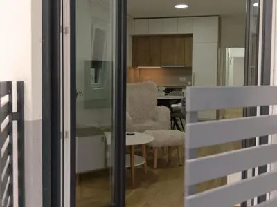 a living room with a table and a dining room at Apartman ANDJA in Smederevo