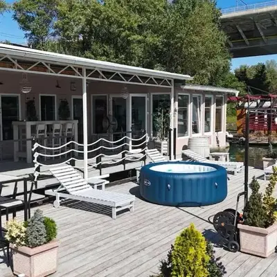 Unique River Houseboat Stay