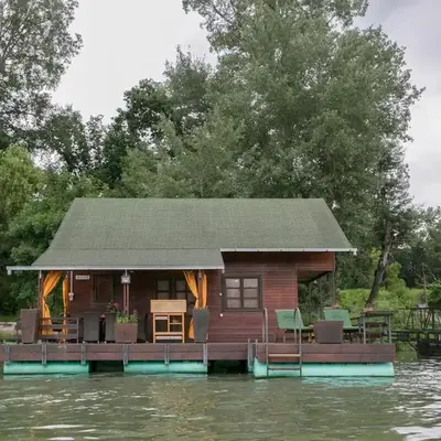 Morning Star River Retreat - A Boathouse in Belgrade