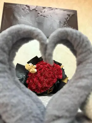 a bouquet of roses in the shape of hearts at Centar Lux Obrenovac, Na Trgu, Siguran Parking in Obrenovac