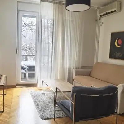 Two Bedroom Central Apartment with Parking