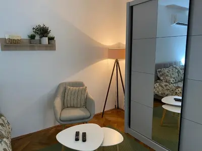 a living room with a chair and a table at Apartman Titi in Smederevo