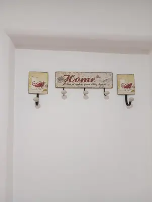 a sign that says home on a wall at Sweet Dreams Apartment in Arandjelovac