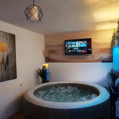 Jacuzzi Sauna - Besplatan parking