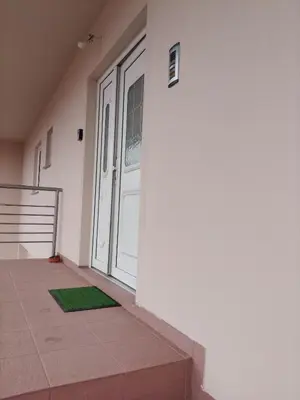 a door with a green mat in front of it at Apartman Lola in Lazarevac
