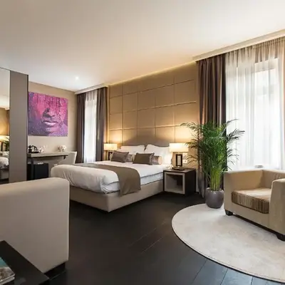 Dominic Smart & Luxury Suites - Republic Square