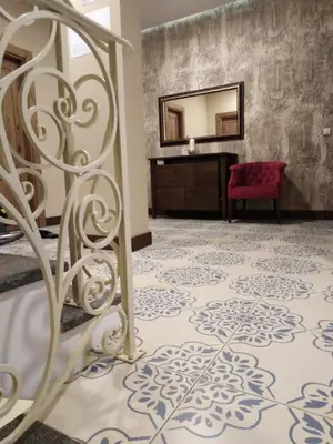 a room with a mirror and a table with a red chair at B&B Villa Panuka in Pančevo