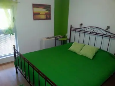 a green bed in a room with a green blanket at B&B Queen in Belgrade