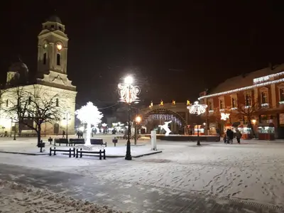 a town square with a clock tower at night at Prenociste Nikolas Grand in Smederevo