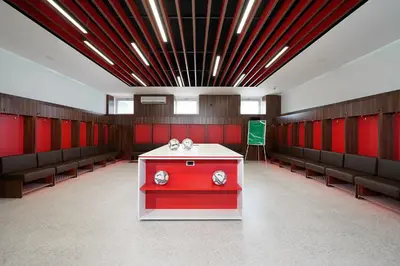 a waiting room with a red and white table and benches at Hotel Srbija Lux in Stara Pazova