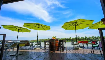 Gallery image of San Art Floating Hostel & Apartments in Belgrade