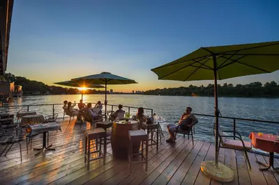 Gallery image of San Art Floating Hostel & Apartments in Belgrade