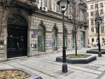 a street light on a sidewalk in front of a building at Knez Mihailova, Beograd in Belgrade