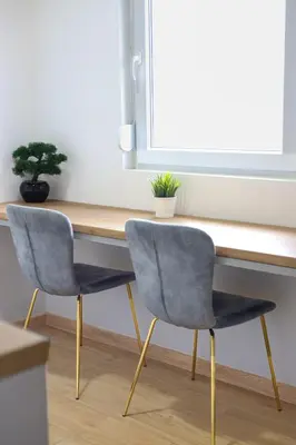 two chairs sitting next to a desk with a window at Airport Stay Apartments in Surčin