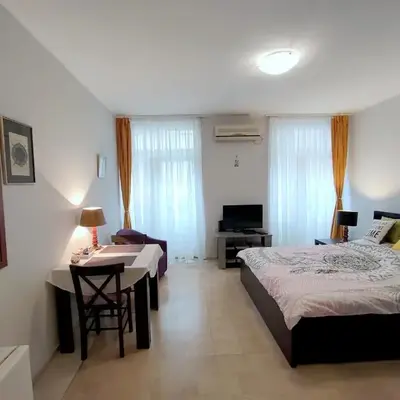City Center Lovely Studio Apartment