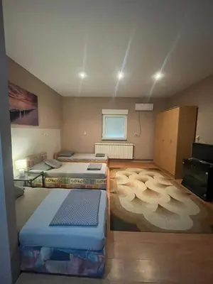a room with two bunk beds and a window at Prenociste Pecinci in Pećinci