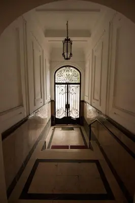 an empty hallway with a door with a chandelier at Studio Stil in Belgrade