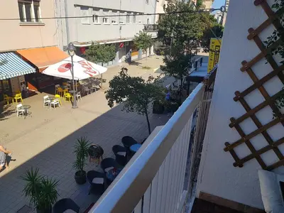 an overhead view of a street with tables and chairs at Apartman Harmony in Smederevo