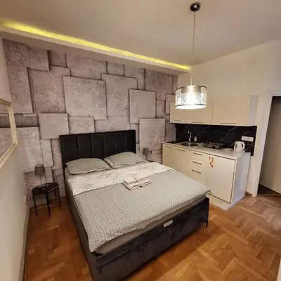 SQUARE M.