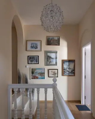 a staircase with a chandelier and pictures on the wall at Prenociste Dunav 97 K5 in Novi Banovci