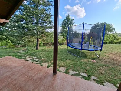 an empty trampoline in a yard at Hacienda Guster in Ritopek