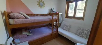 a bedroom with two bunk beds and a window at Hacienda Guster in Ritopek