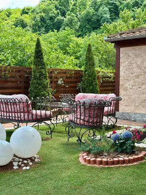 a group of chairs and a table in a garden at Vila Aleksić in Smederevo