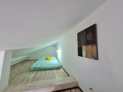 a room with a mattress on the floor next to a painting at San na vodi in Smederevo