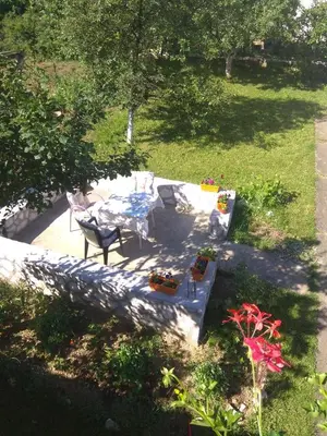 an overhead view of a table and chairs in a yard at APARTMAN U BUKOVICKOJ BANJI ARANDJELOVAC in Arandjelovac