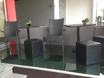 a glass counter with four chairs and a table at B&B Stadion in Belgrade