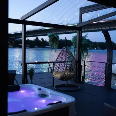 ADA MOMENT Splav- kuca na reci Beograd- Floating House on SAVA RIVER